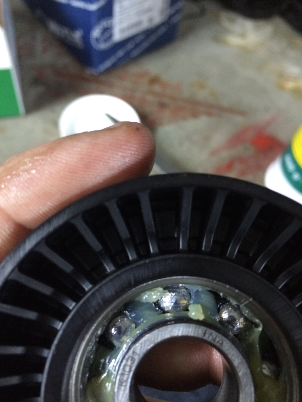 Замена ремней и сколько смазки в новом ролике) — BMW 3 series (E46), 2 ...