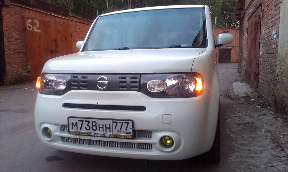 Квадратный номер на Nissan Cube