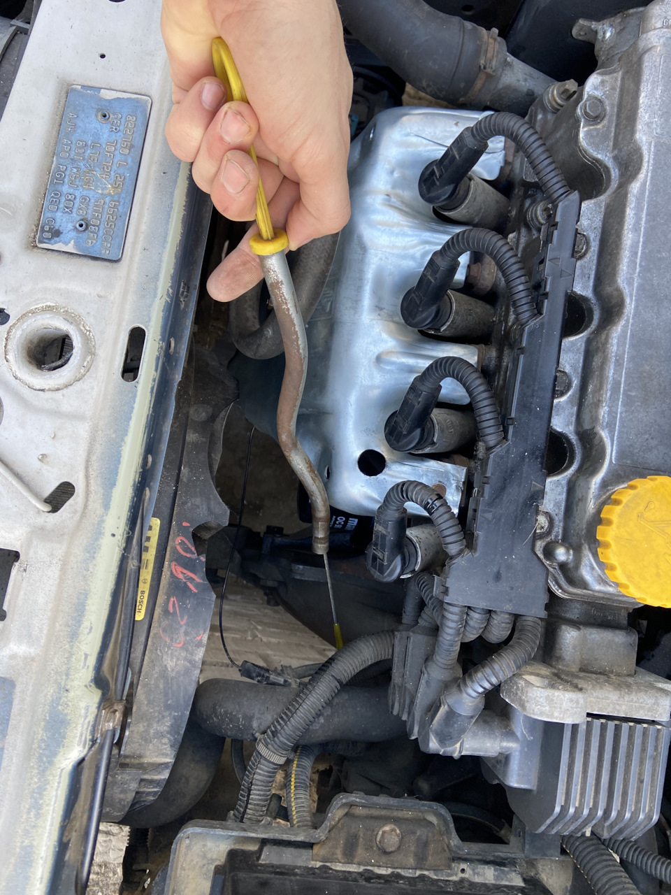 Не держится трубка масляного щупа — Opel Astra G, 1,6 л, 1998 года ...