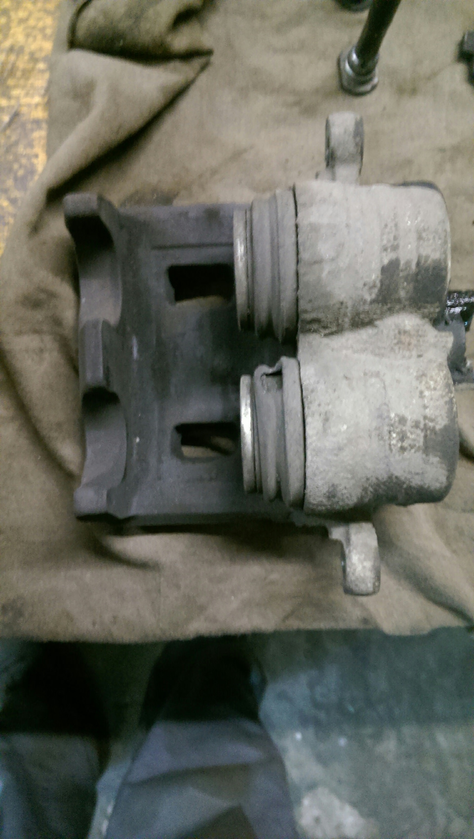 Внеплановый ремонт (замена ремкомплекта переднего суппорта) — Subaru ...