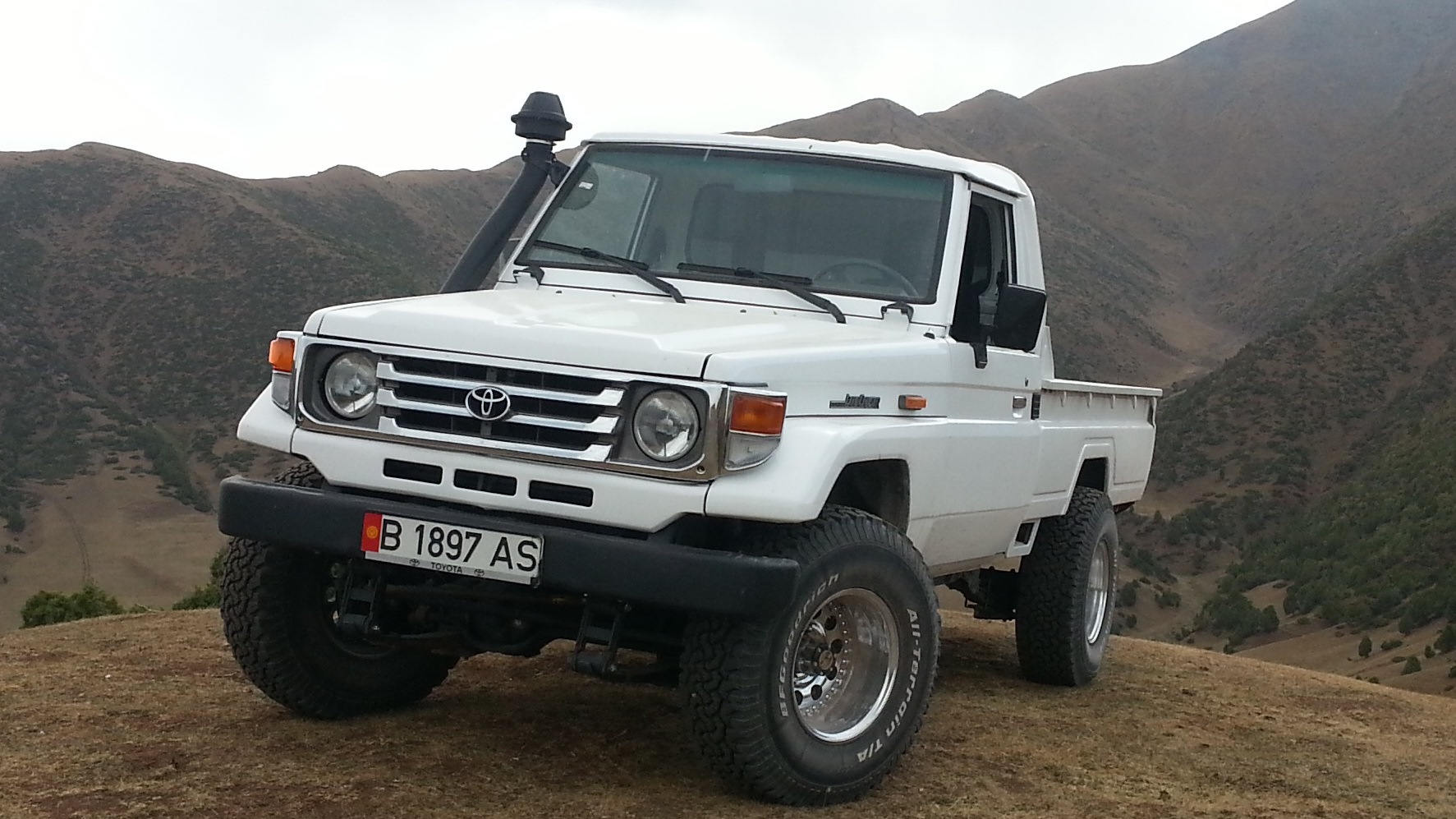 Тойота 75. Toyota Land Cruiser fj70. Тойота ленд Крузер 70 пикап. Toyota FJ 70 Cruiser. Тойота ленд Крузер 75.