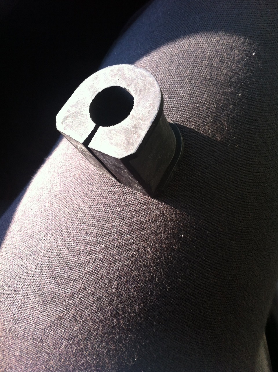 замена задних втулок стабилизатора — Saab 9-3 (2G), 2 л, 2008 года ...