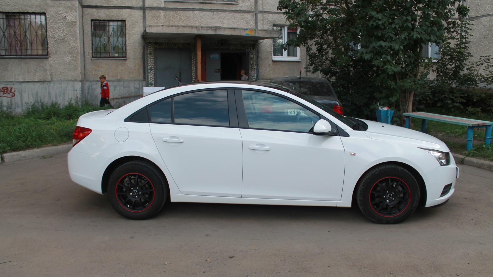 Chevrolet Cruze (1G) 1.6 бензиновый 2011 | Белая 1.6 механика на DRIVE2