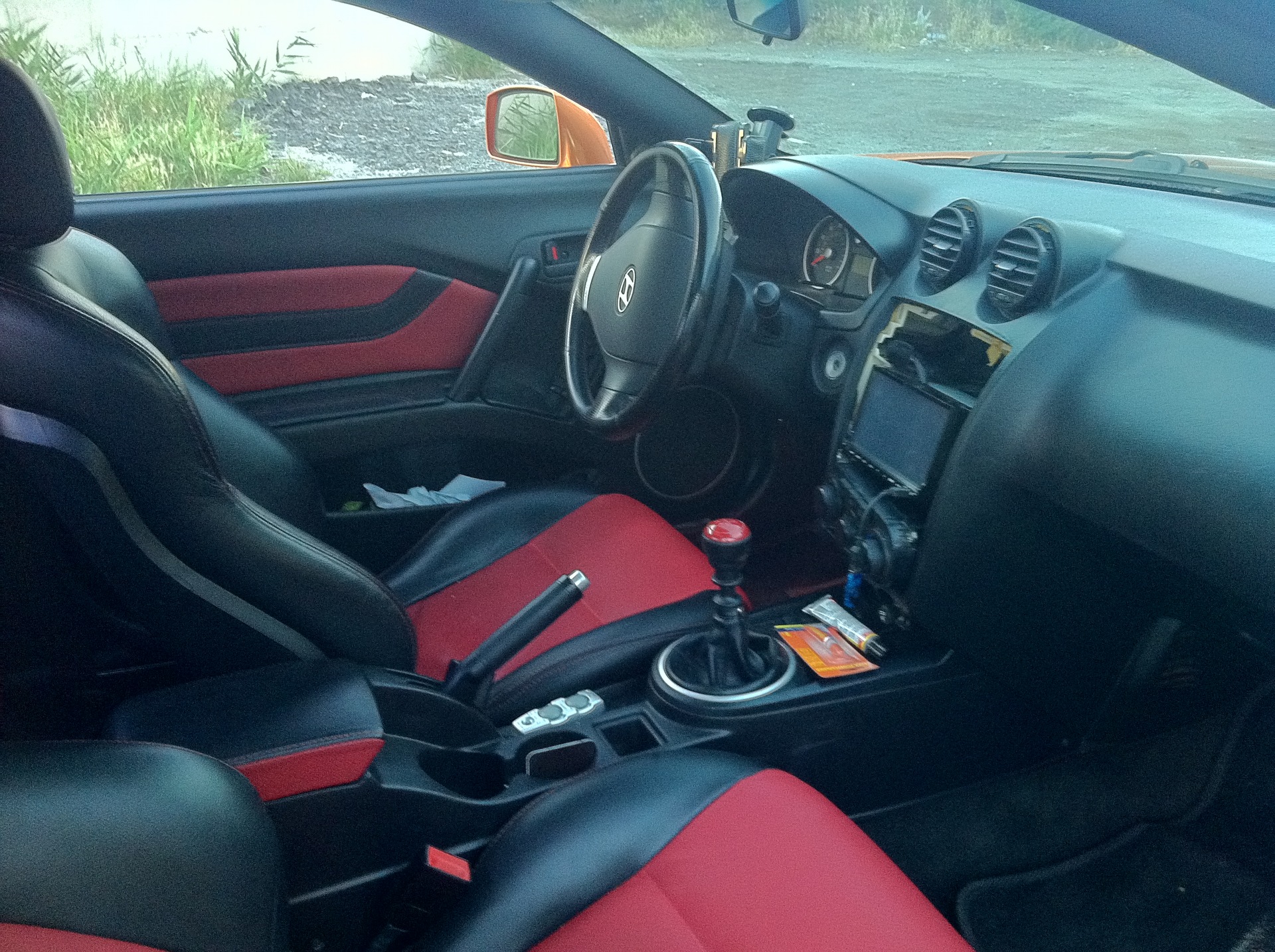 Hyundai Tiburon 2003 Interior