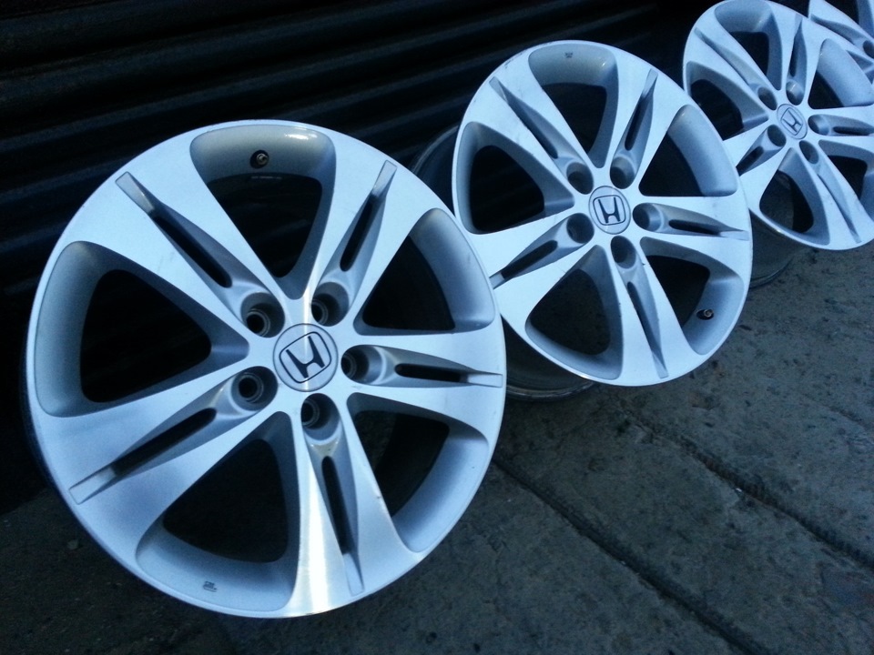 Продам комплект колес: 235/55/R17 (5х114.3) - Honda Accord (8G), 2,4 л, 2010 год