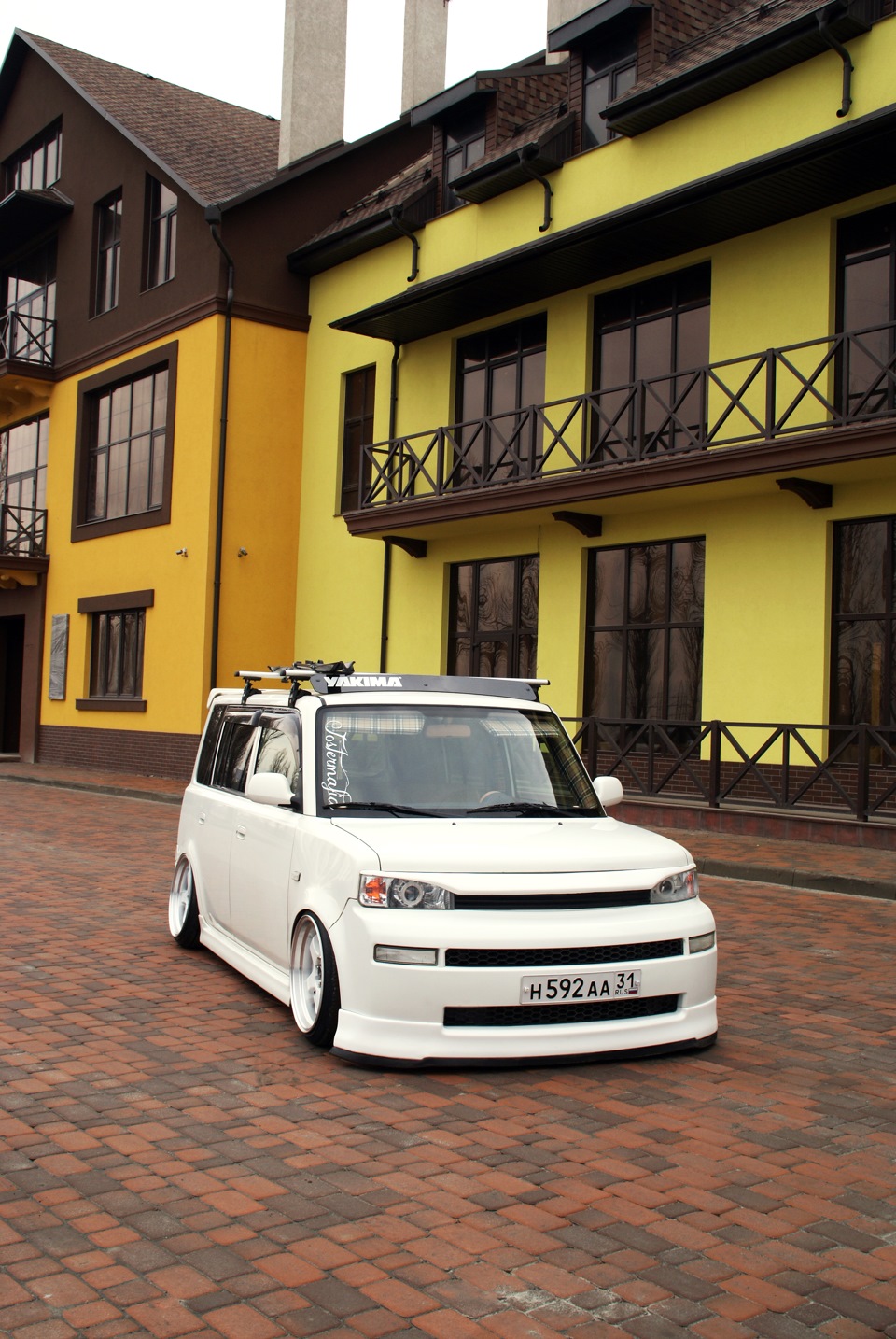 Scion XB 911