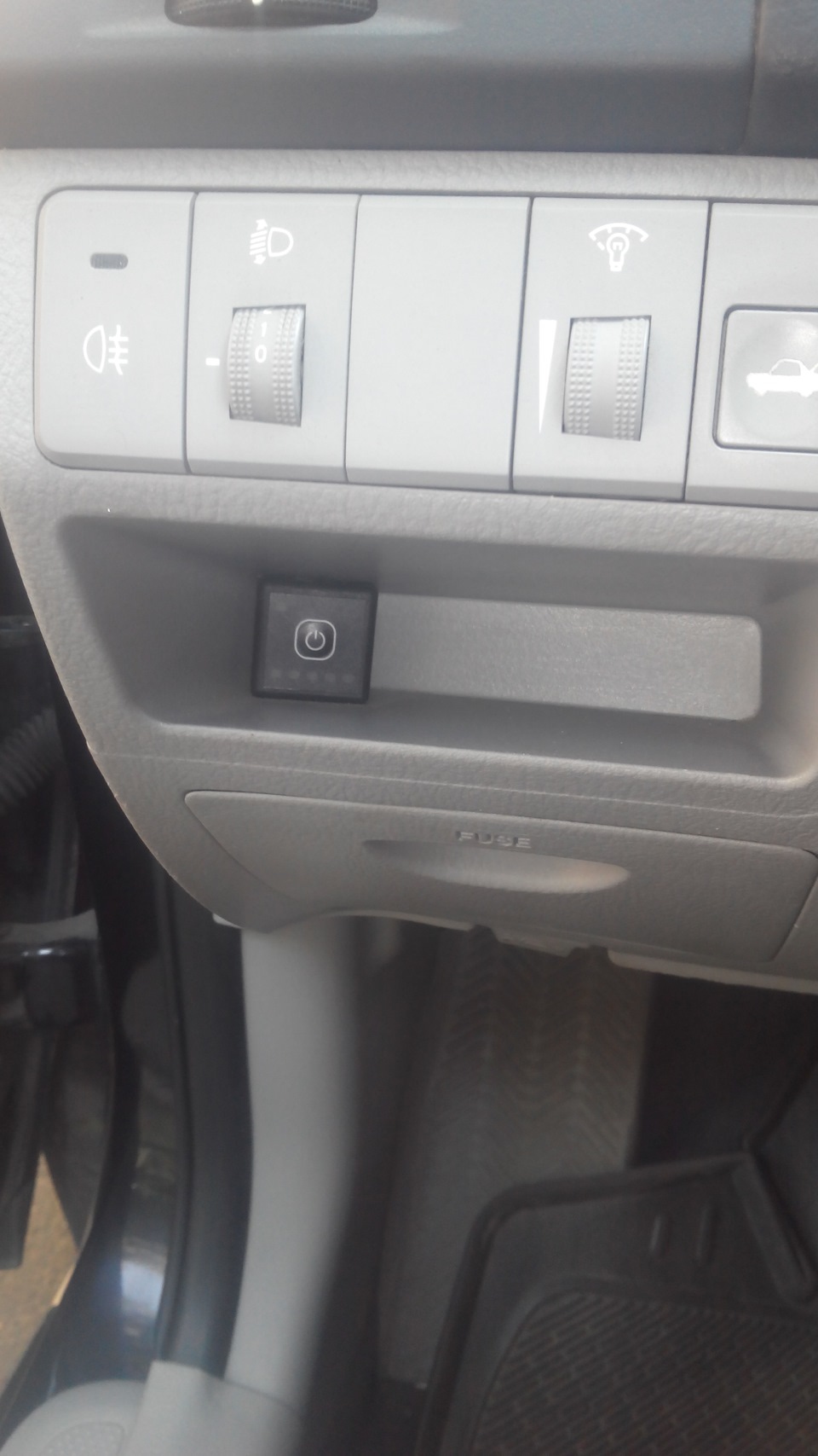 Расположение кнопки переключения ГБО — KIA Cerato (1G), 2 л, 2008 года ...