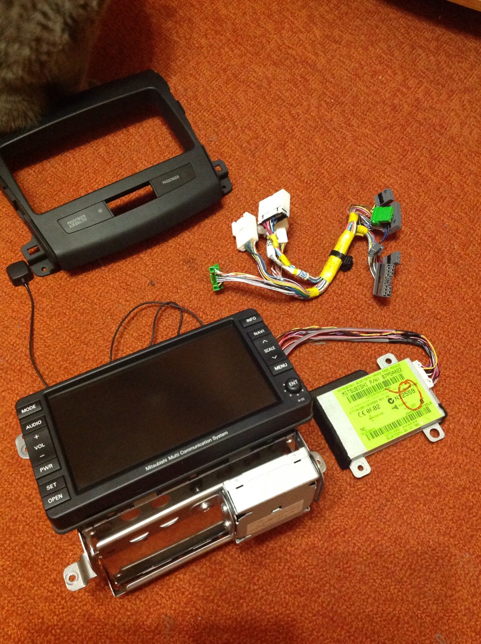 Mitsubishi mmcs e-02. Mmcs r-03 outlander xl. Аутлендер 3 рамка. Mitsubishi 8750a047. Mmcs r 03.