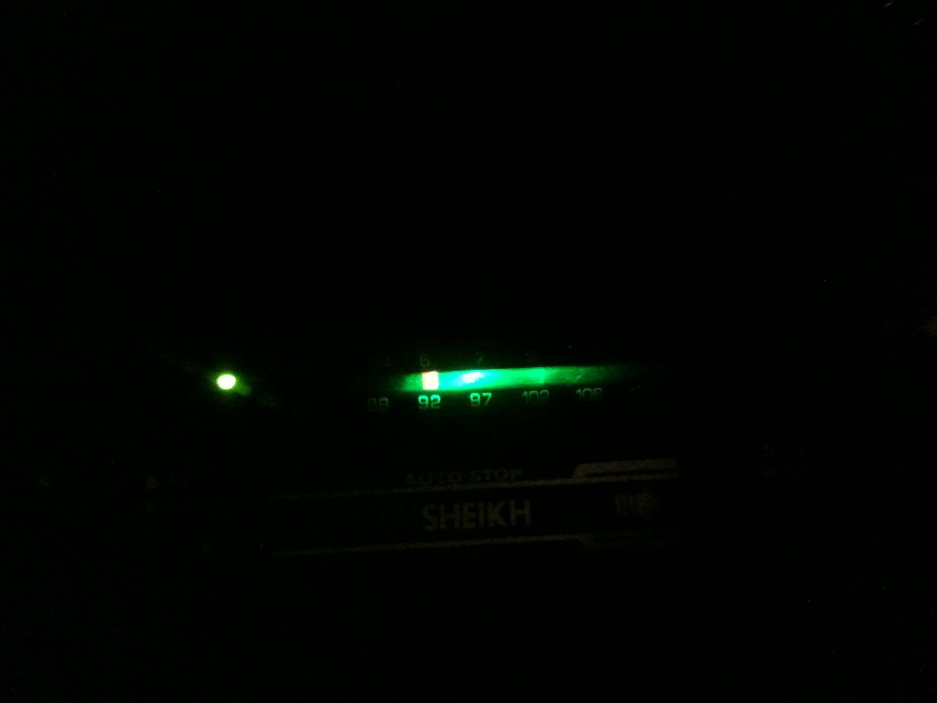 Светлая подсветка магнитолы. Магнитофон с подсветкой на Жигули. Голубая подсветка от магнитолы. Ремонт подсветки автомагнитолы. Подсветка магнитофона