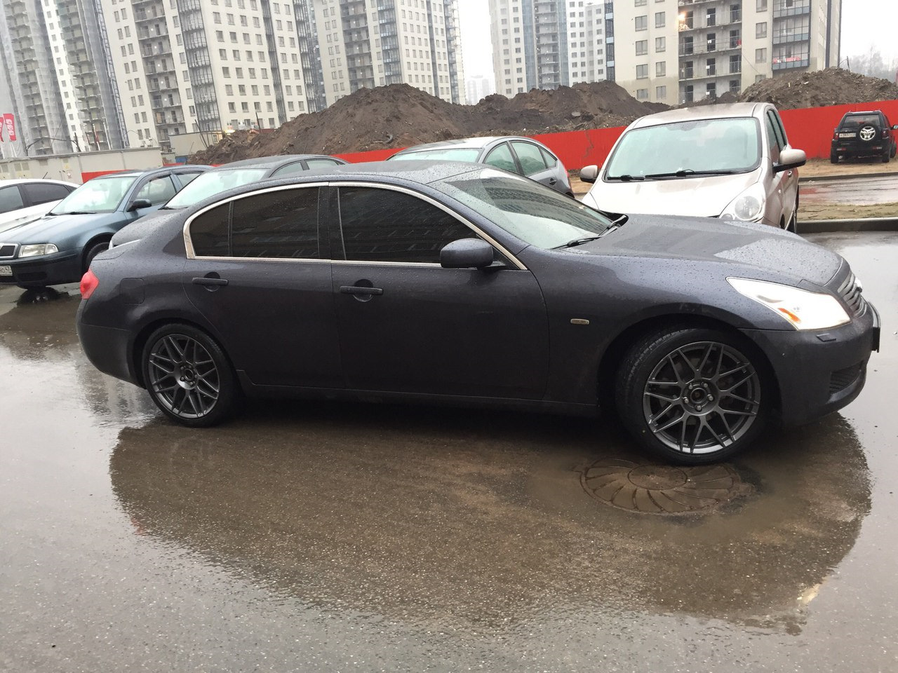 Шины infiniti g25. Infiniti g35 диски. Колеса на Инфинити g35. Инфинити г35 на дисках. Колеса Инфинити г35 оригинал.