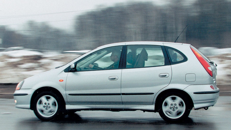 Nissan Tino 2000