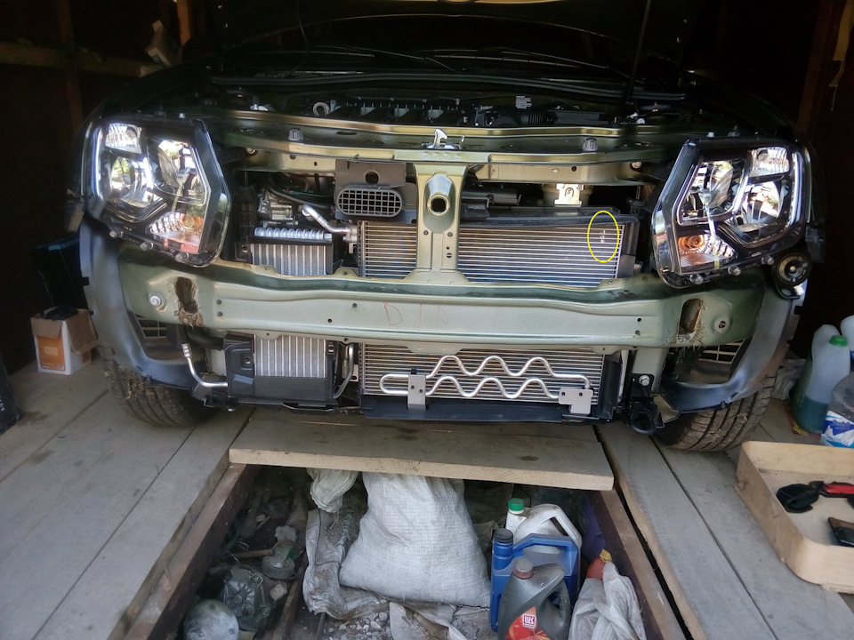 Установка сетки в бампер — Renault Duster (1G), 2 л, 2016 года ...