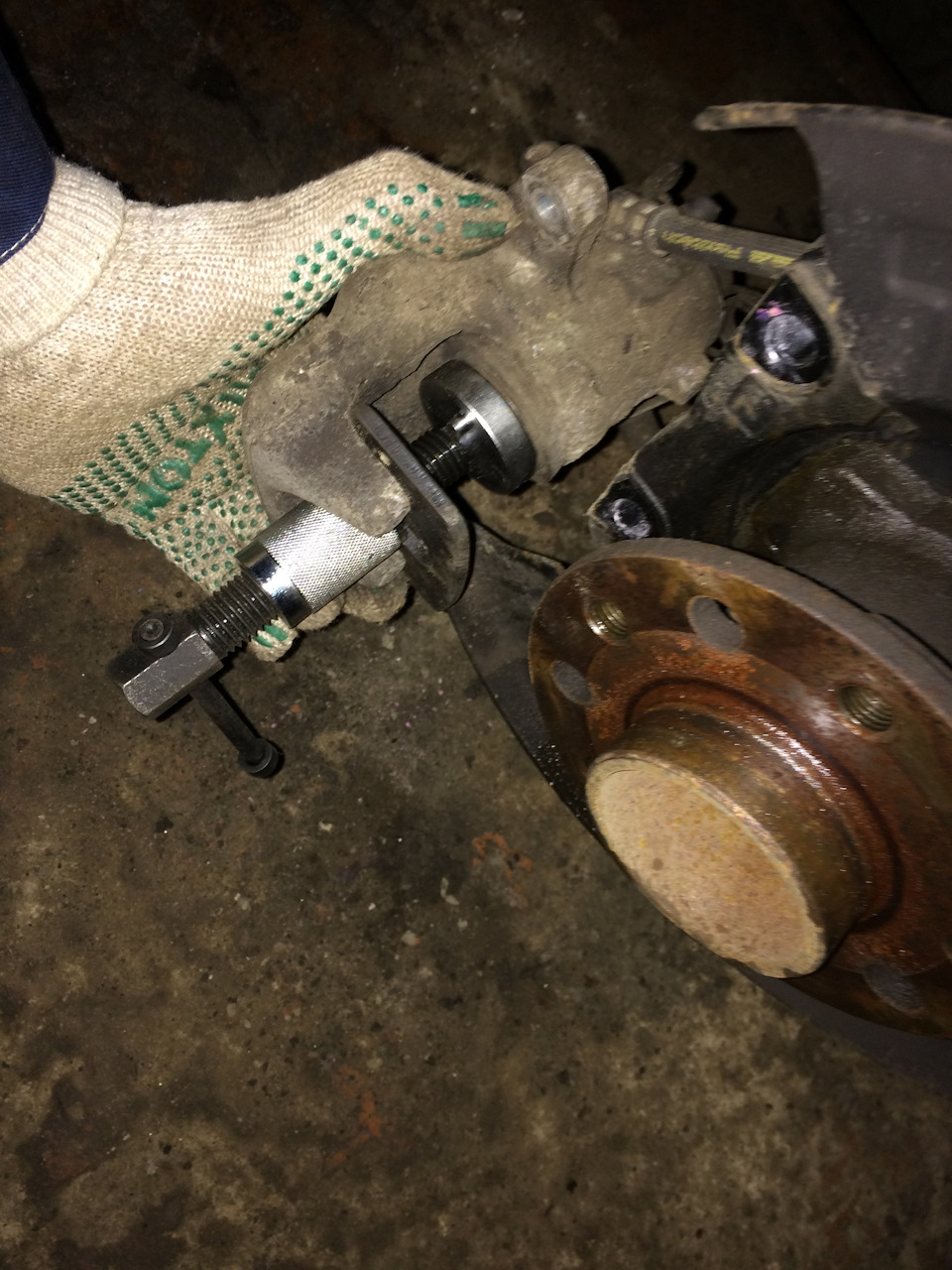 Вдавили поршень — Opel Astra H