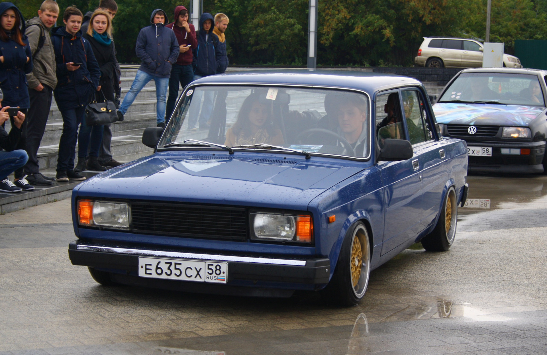 Lada 2105 stance