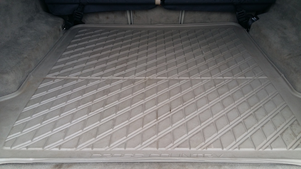 резиновый коврик багажника в цвет салона — Volvo XC90 (1G), 2,5 л, 2006 ...