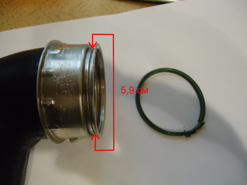 Патрубок турбины камаз 5490. Патрубок интеркулера туарег 2. Резинка патрубка интеркулера. Уплотнитель турбины 7701066088. Патрубок интеркулера vc100133.