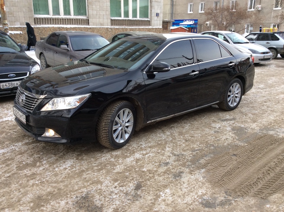 Toyota Camry 40 черная тонированная