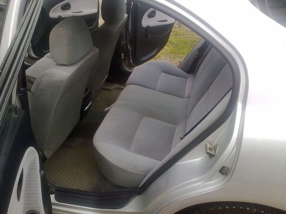 диван — Mitsubishi Carisma