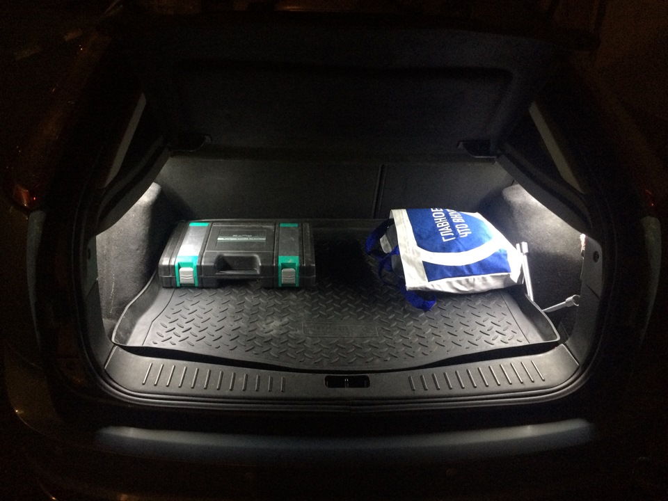 Подсветка багажника форд фокус. Подсветка багажника Ford Focus 2. Освещение в багажник Форд фокус 2. Подсветка багажника фокус 2 хэтчбек. Подсветка багажника Форд фокус 3 хэтчбек.