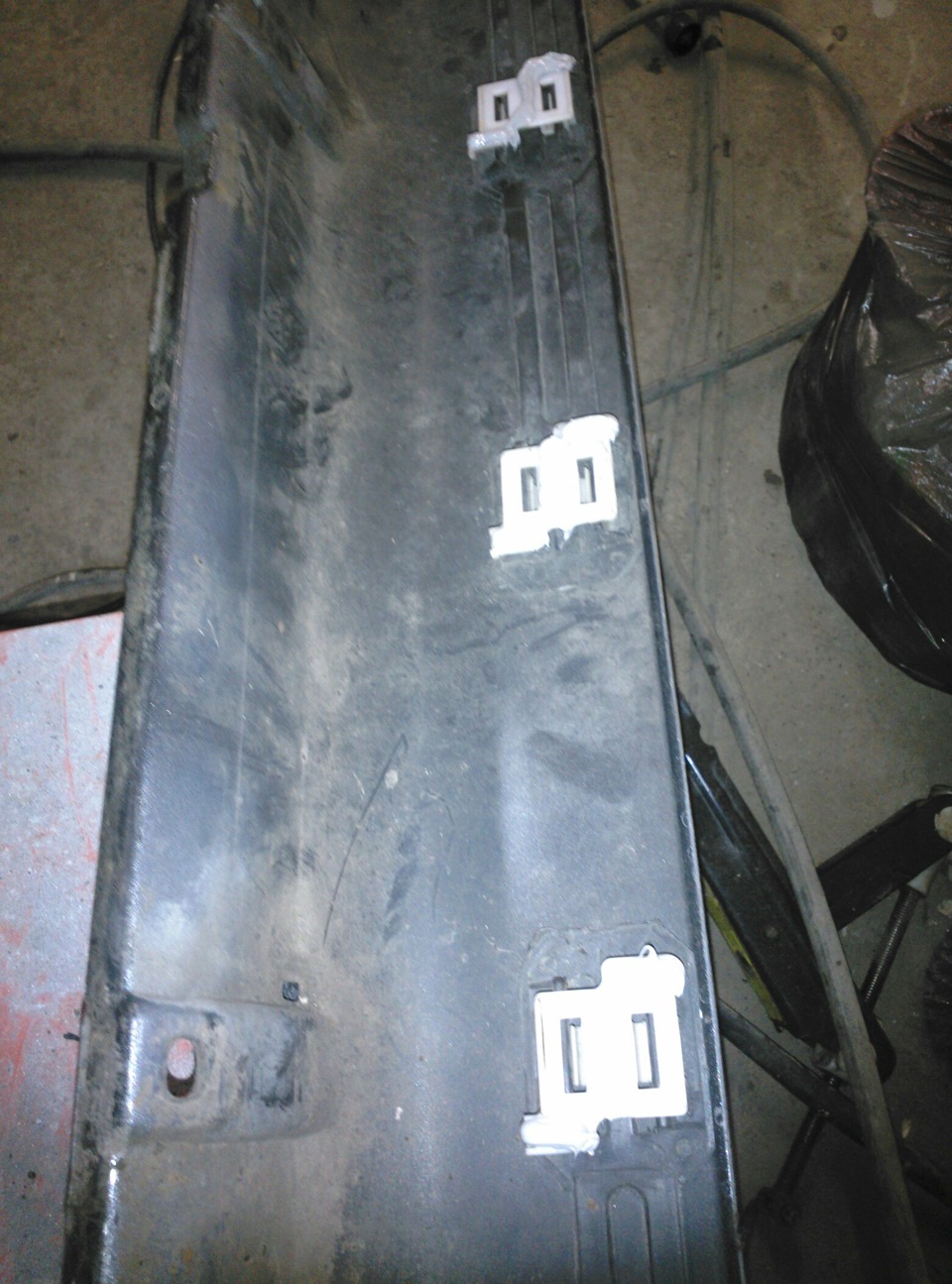 Попытка приклеить порог почти по феншую)) — Opel Omega B, 3 л, 1994 ...