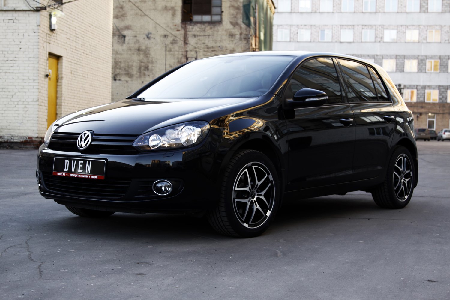 Volkswagen golf r mk6 black. Vw jetta 6 на r18 дисках черная. Jetta 6 r17 черные. Мазда 6 седан черная. Golf 6 черный мат.