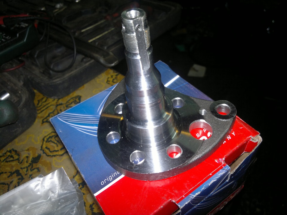 Задняя ступица ауди 80 дисковые тормоза. Цапфа пассат б3. Цапфа пассат б3. Задняя ступица passat b3. Ступица пассат б3.