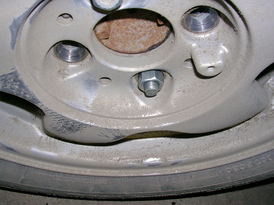 ac37gas 960 Как крепится тормозной барабан к ступице