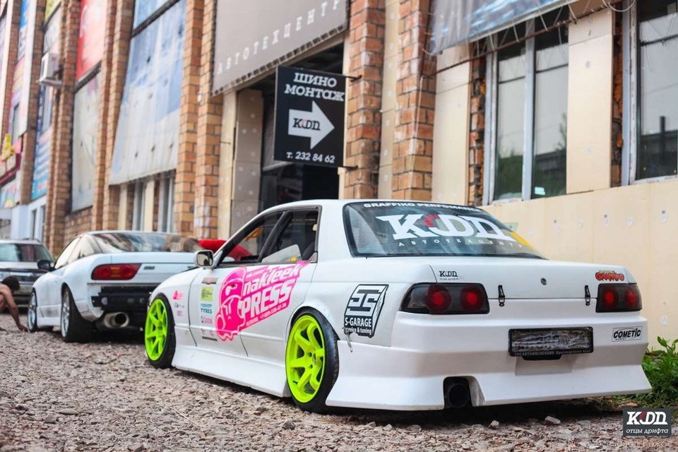 nissan skyline r32 drift