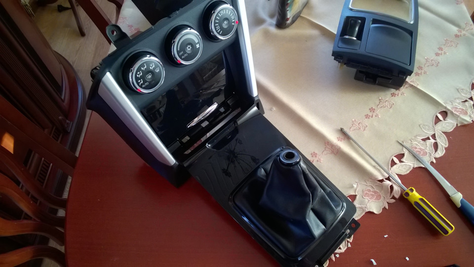 Ustanovil Konsol Klimata 2016 17my Mitsubishi Lancer 1 8 L 2008 Goda Na Drive2
