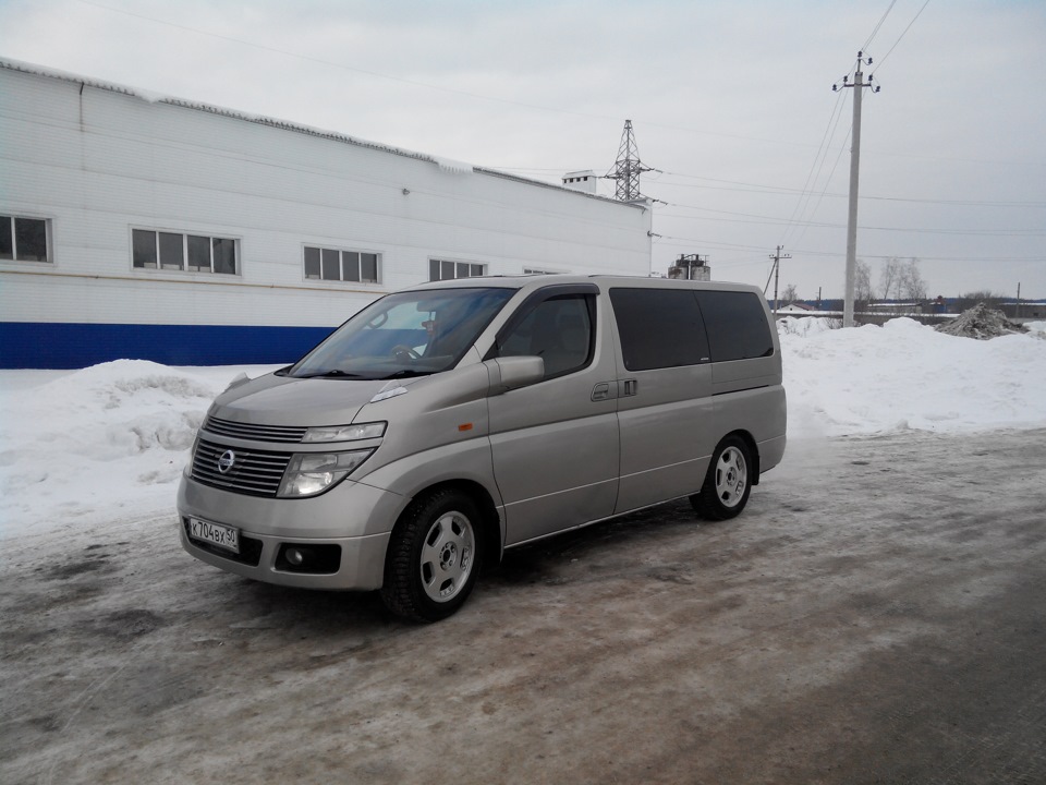 Nissan Elgrand 2003