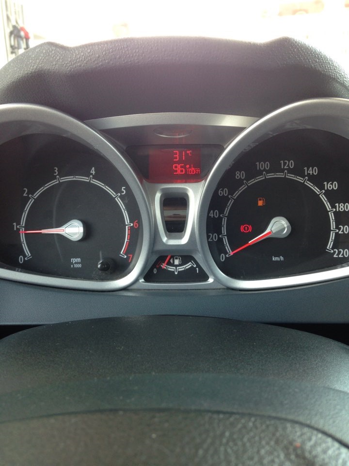 У кого какой расход😁 — Ford Fiesta (Mk VI), 1,6 л, 2011 года ...