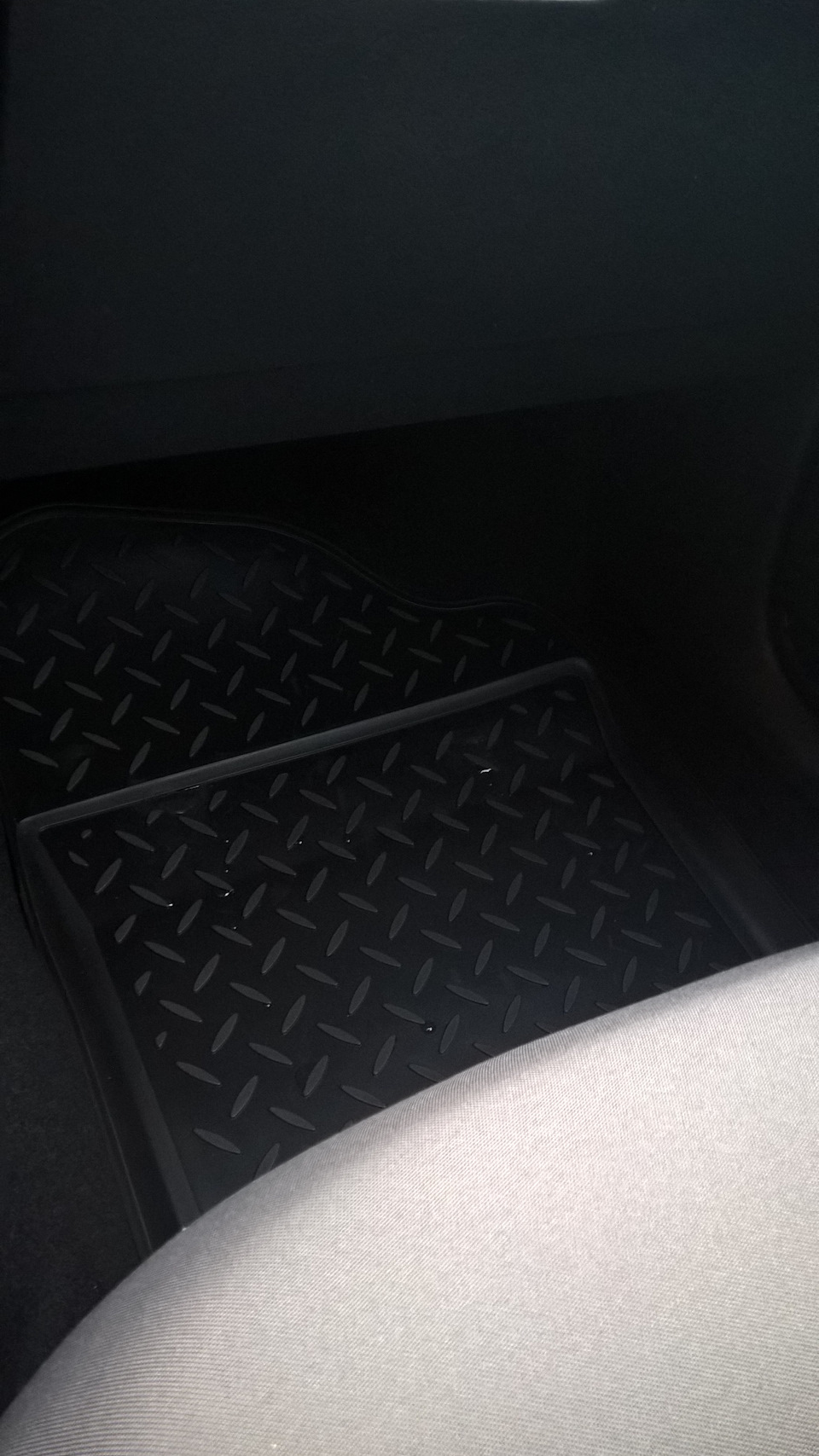 Коврик переднего пассажира — Volkswagen Polo Sedan