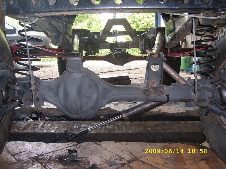 Крепление рессоры волга 3110. Крепление моста уаз к раме. Крепеж для мостов. Задняя тяга дискавери 1. Крепление моста.