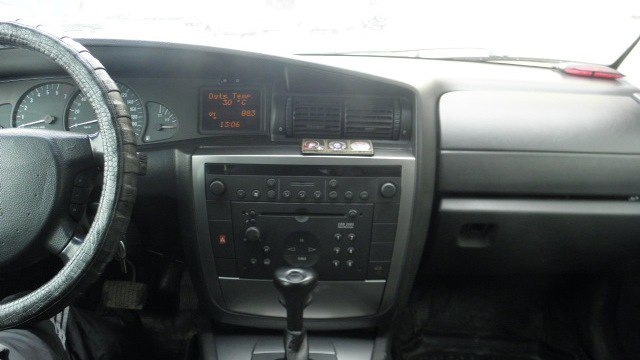 А раньше-то была магнитола с дисками… — Opel Omega B, 2,2 л, 1999 года ...