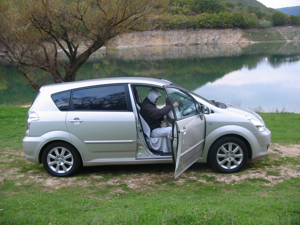 Тойота Corolla Verso