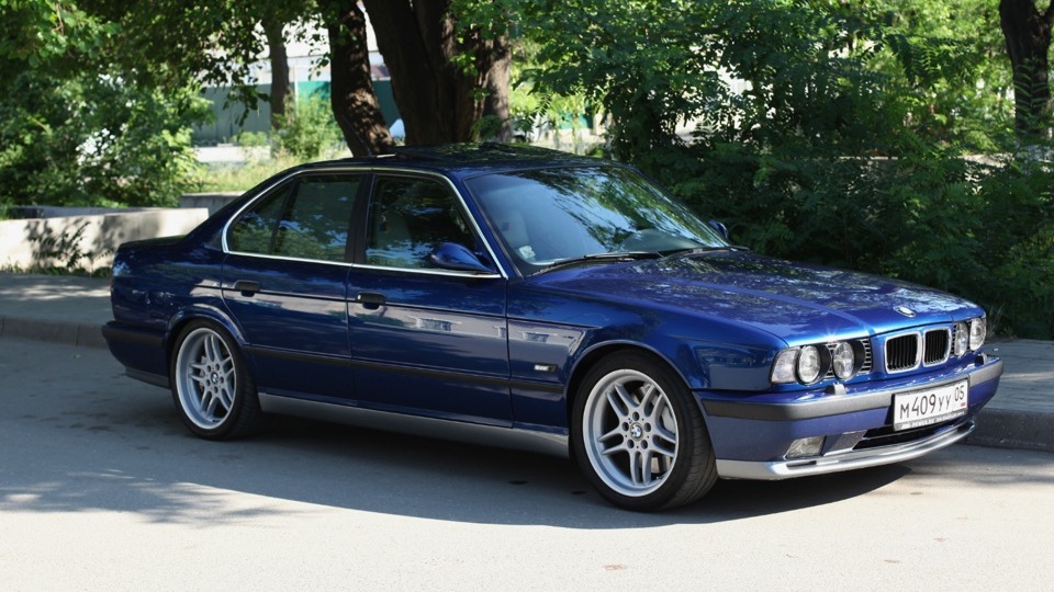 Авито краснодарский бмв. BMW m5 e34. BMW m5 e34 Avusblau. BMW m5 1994. BMW e34 синяя.