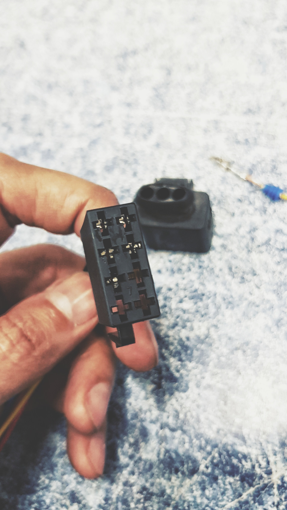 цена вопроса 200р, в комплекте по паре мамы и папы. Кстати, родная фишка от ДХО, пустая, без проводов, стоит 500р. Еб@нулись. — Skoda Octavia RS A5 Mk2