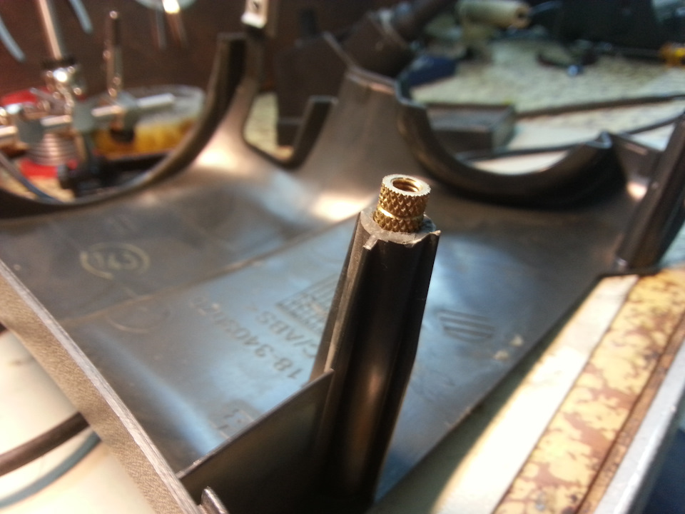 Ремонт креплений кожуха рулевой колонки — Lada Калина хэтчбек, 1,6 л ...