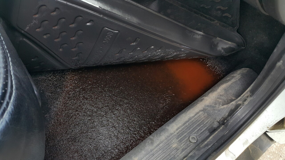 Лопнул патрубок радиатора отопителя — Chevrolet Niva, 1,7 л, 2012 года ...