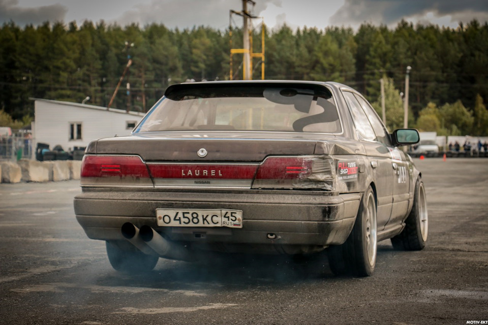 Дрифт Nissan Laurel c33