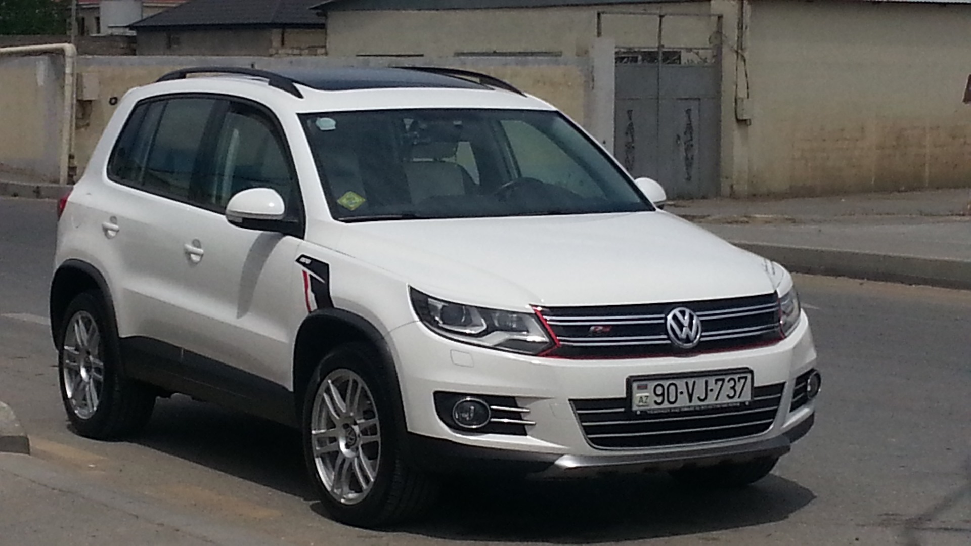 Тигуан 2013. Реснички на Volkswagen Tiguan 2012. Volkswagen Tiguan i 2010. Tiguan TSI 2013. Tiguan 2012 дорест.