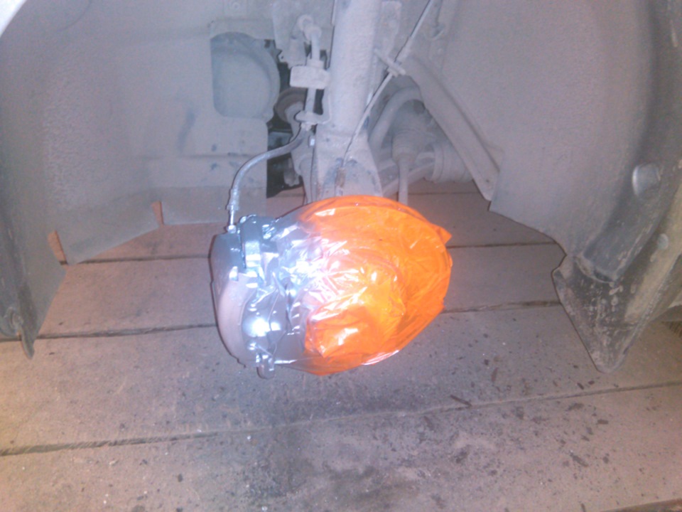 "Задние колодки + суппорта в цвет"+ ОБЛОМИЛ ШПИЛЬКУ — Ford Focus ...