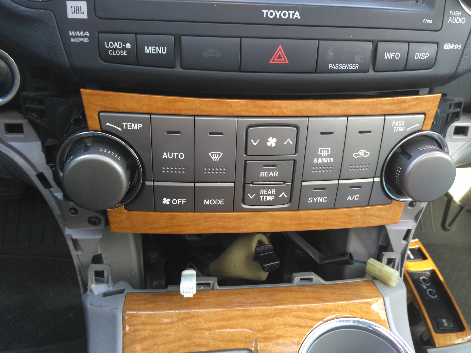 Toyota highlander как снять магнитолу