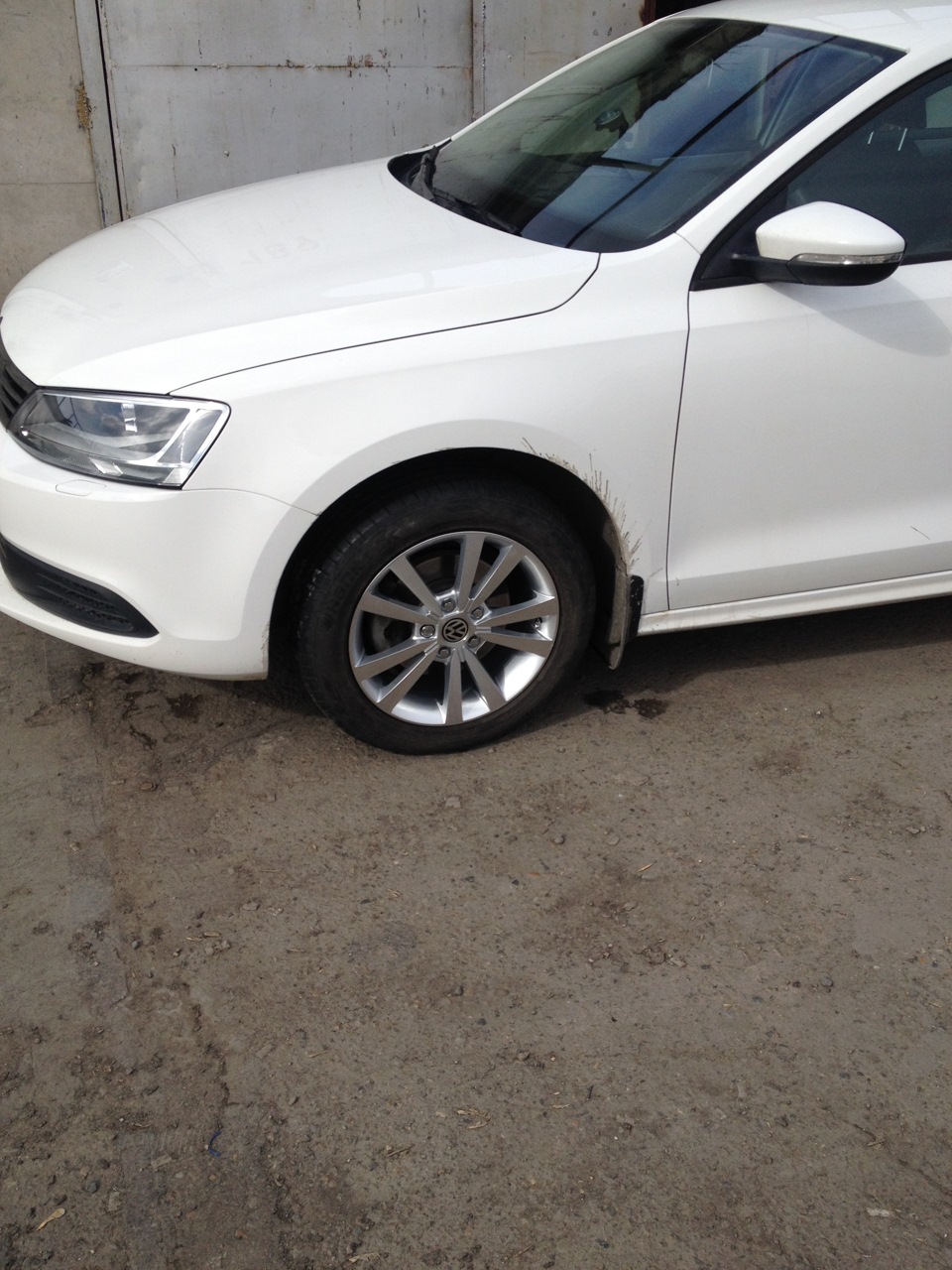 Переобулся в новые диски — Volkswagen Jetta VI, 1,6 л, 2012 года | колёсные  диски | DRIVE2