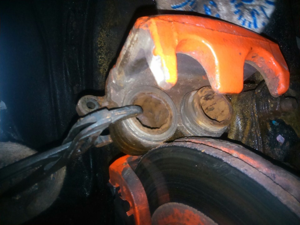 Замена колодок — Subaru Impreza (GD/GG), 2,5 л, 2002 года | своими ...