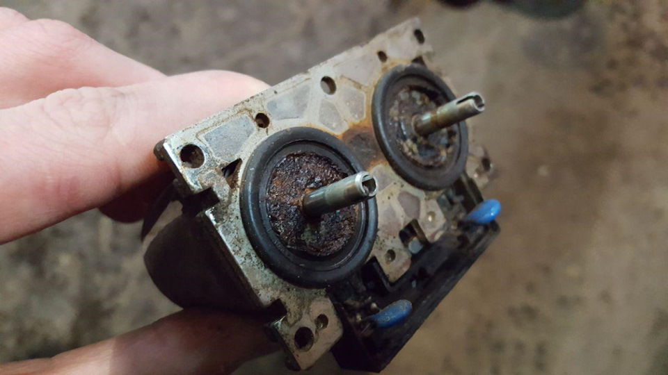 Замена уплотнений печного радиатора — BMW 7 series (E38), 4,4 л, 1997 ...