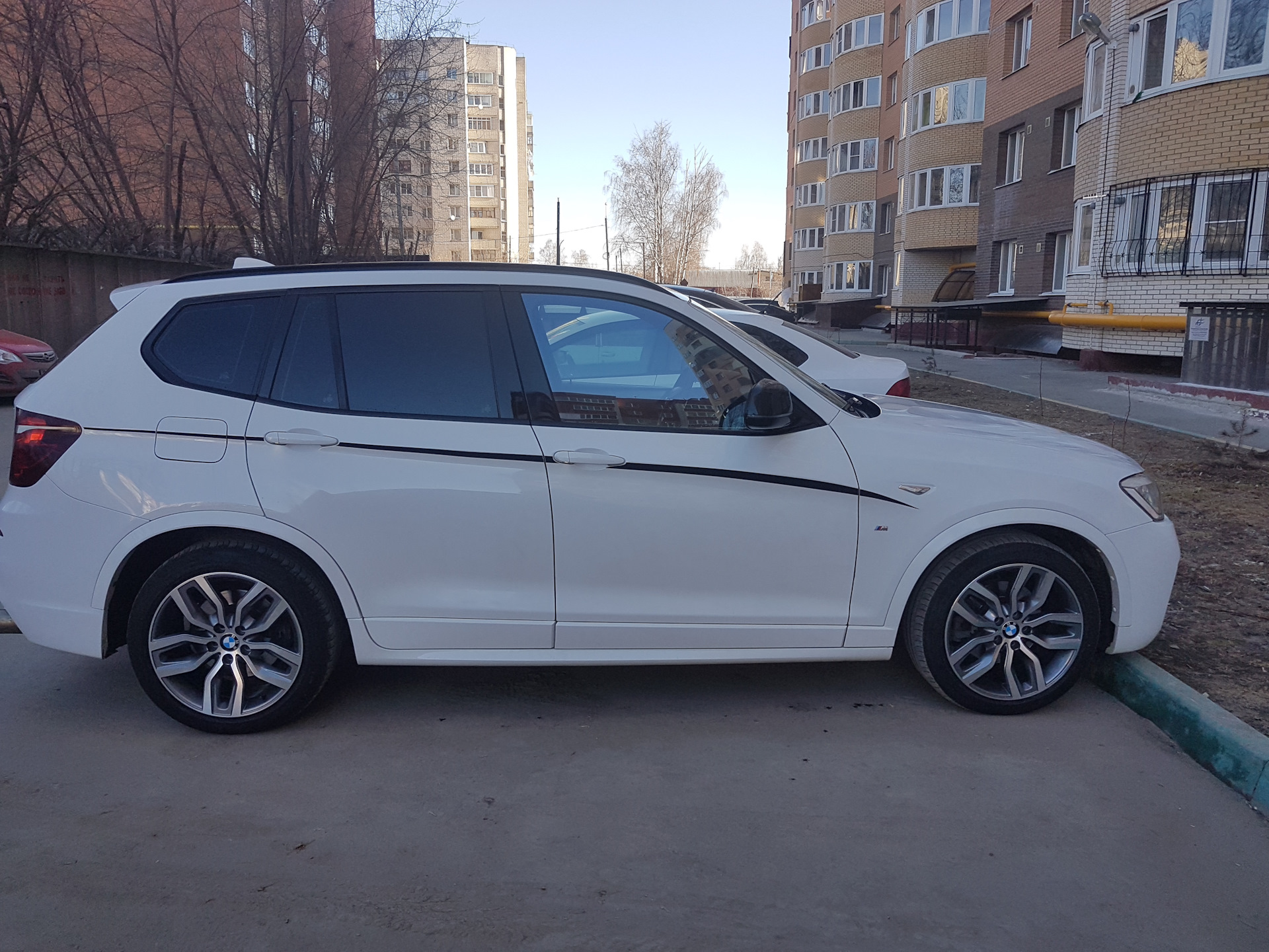 Колеса бмв х3. BMW x3 f25 Wheels. BMW x3 f25 диски. Диски БМВ х3 f25. BMW x3 f25 r19.