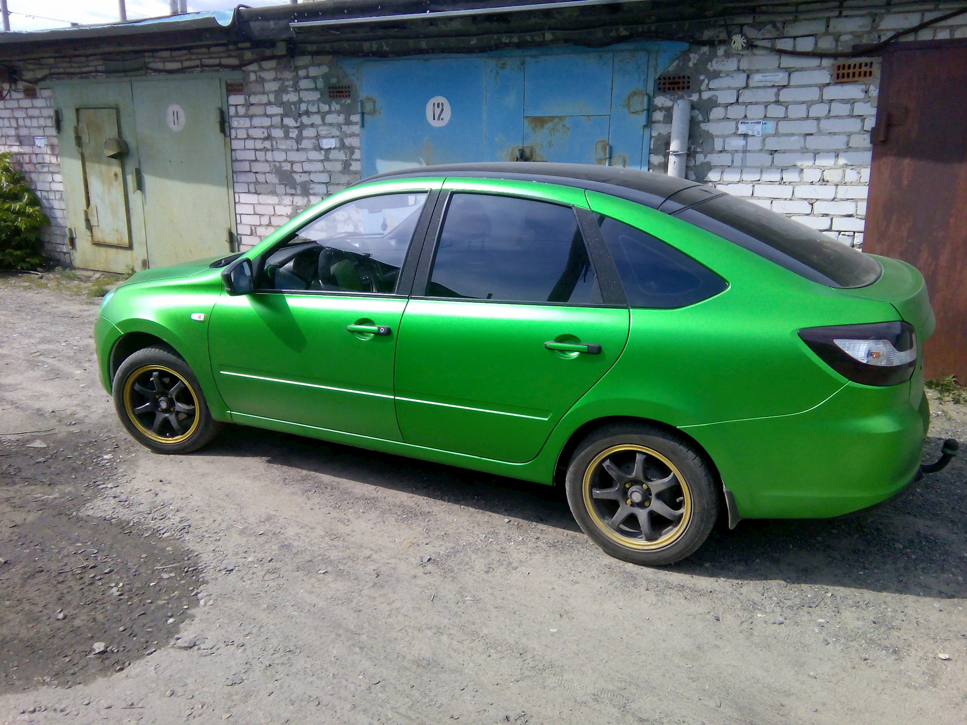 Гранта зеленого цвета. Гранта зеленого цвета. Цвет агава 303 гранта. Гранта лифтбэк аллигатор. Гранта зеленого цвета.