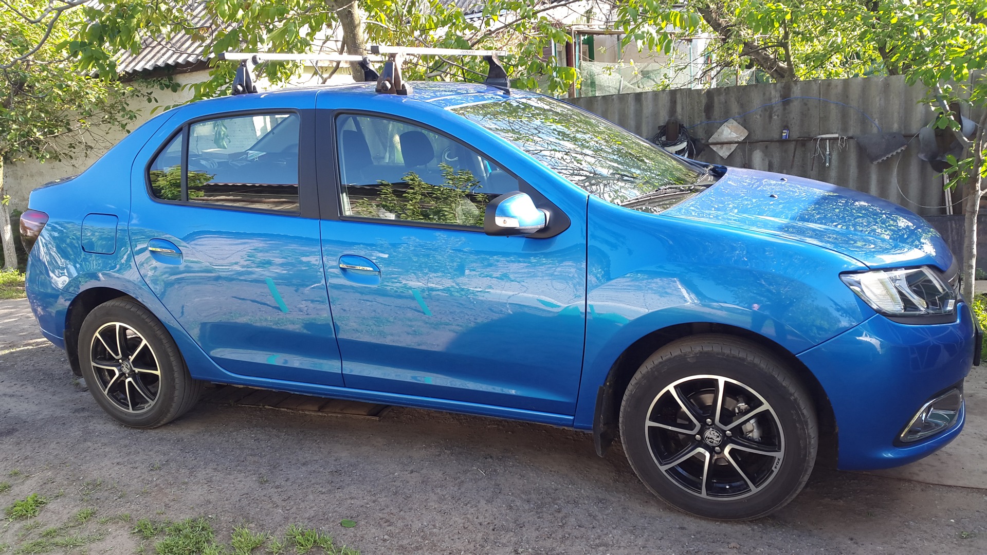 Краски renault. 498 Рено лазурно-синий. Renault Logan g61 bleu Egee цвет. Renault RPL лазурно-синий. Лазурно синий Логан.