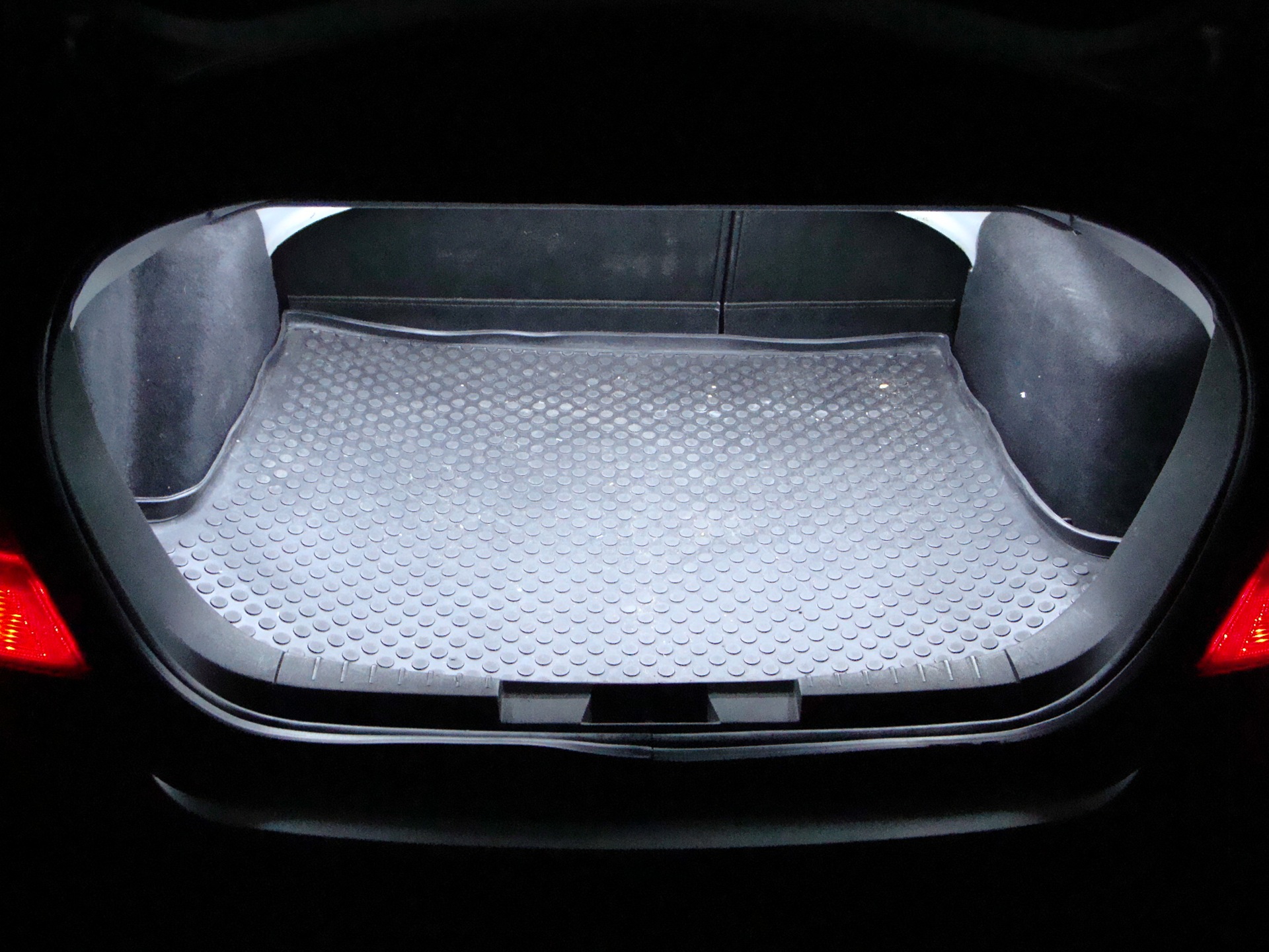 Подсветка багажника форд фокус. Лампа багажника Auris.
